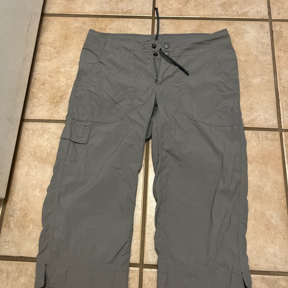 Womens the north face gray Capri pants